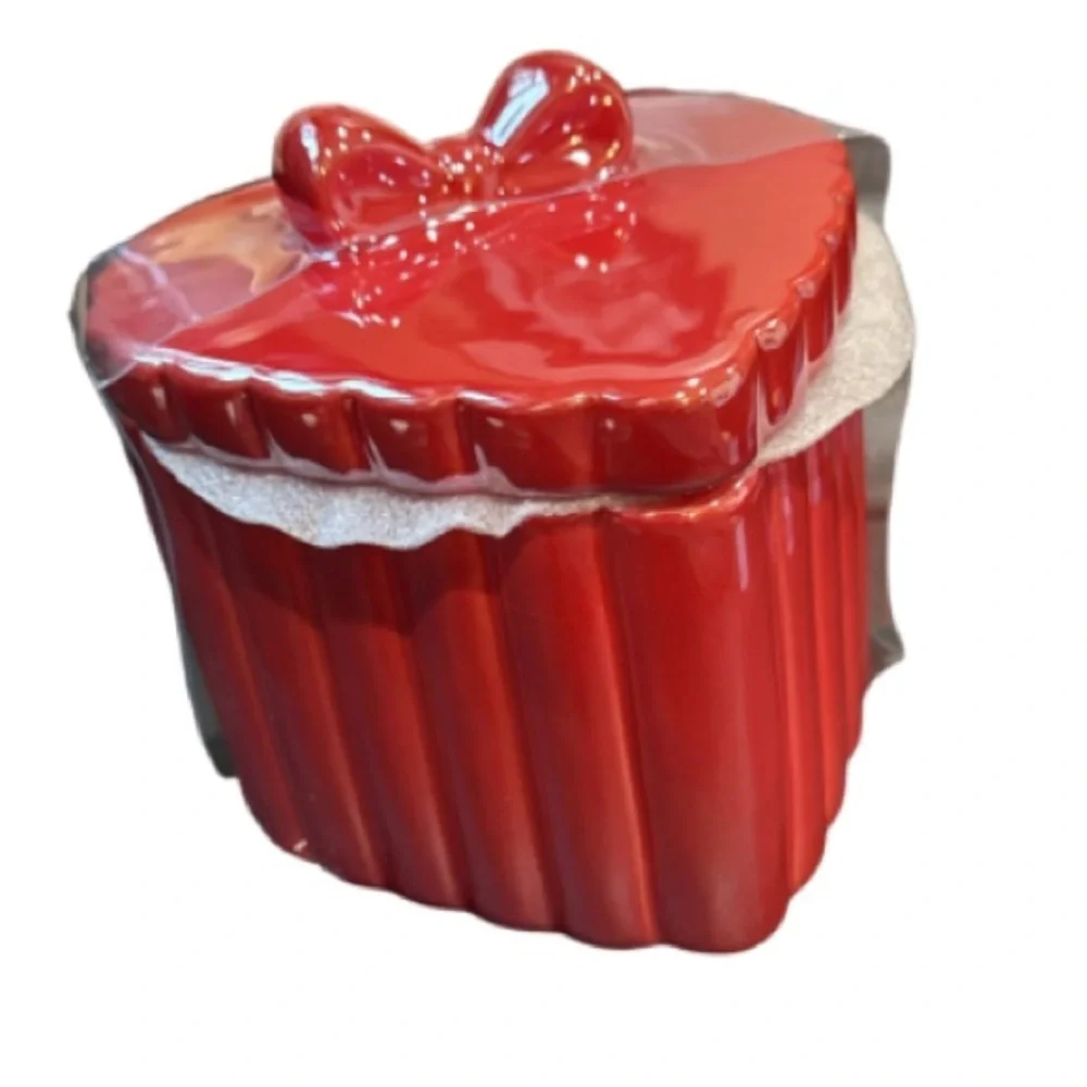 Target bullseye iridescent red  Heart-Shaped Ceramic Box